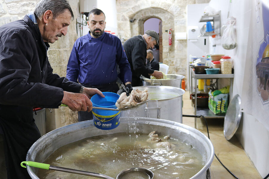 La soupe populaire de Jérusalem, vieille de plusieurs siècles, sert de la “nourriture avec dignité”